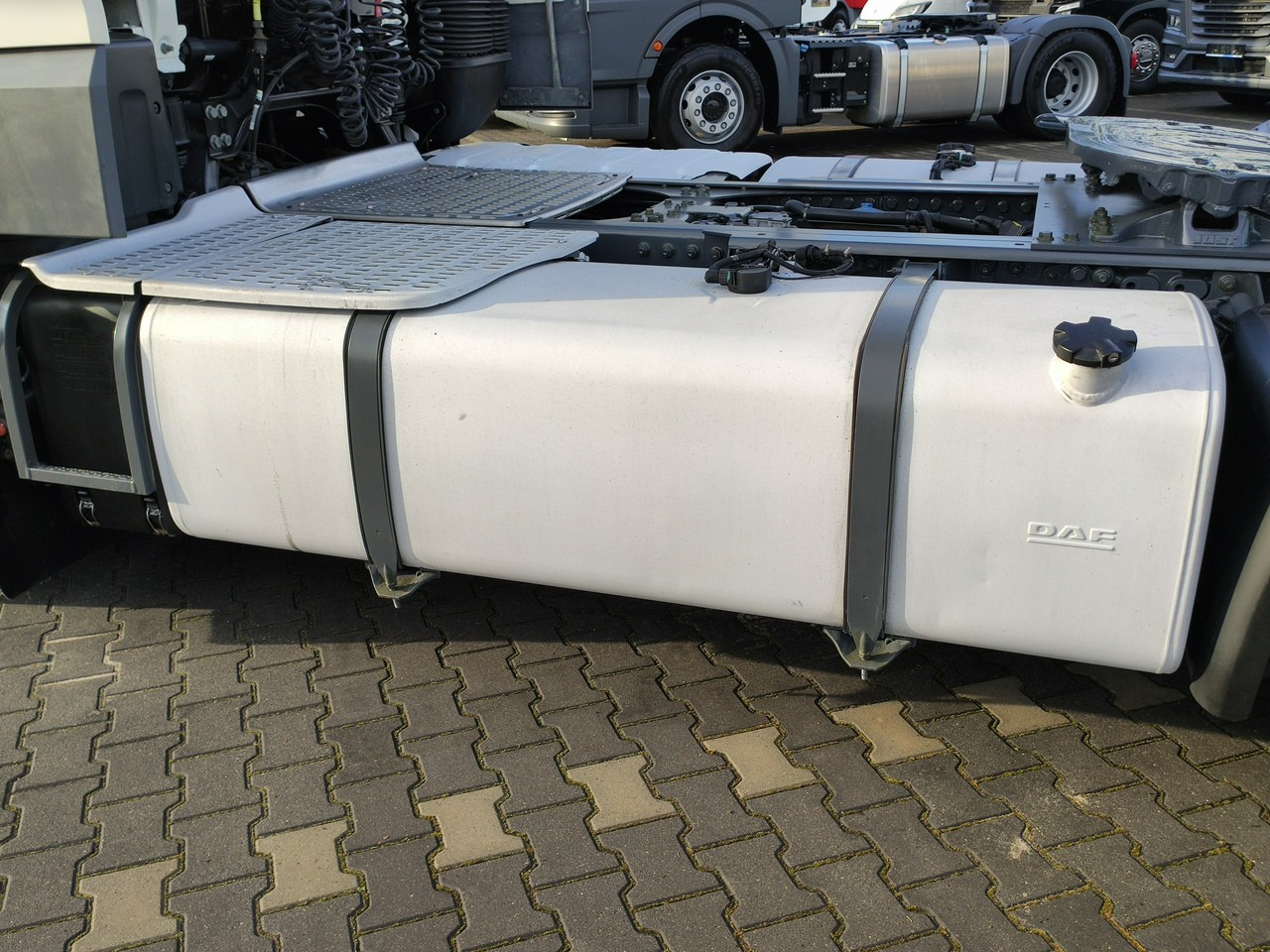 Tractor unit DAF XF 106.460 Euro 6 LowDeck Mega: picture 32