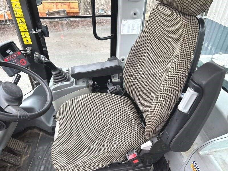Hitachi ZW 220-6 - Wheel loader: picture 5 Hitachi ZW 220-6 - Wheel loader: picture 5