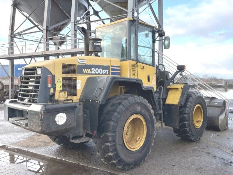 Komatsu WA 200 PT-5 - Wheel loader: picture 4 Komatsu WA 200 PT-5 - Wheel loader: picture 4