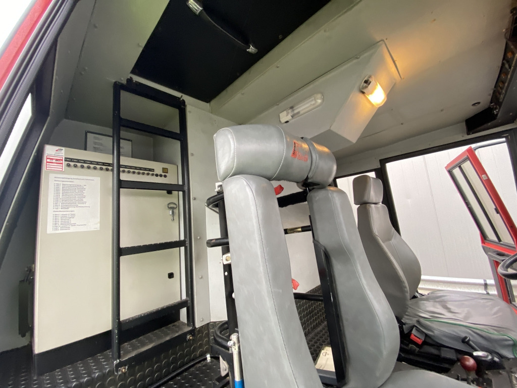 Fire truck, Ground support equipment MAN 38.000 VFAEG 8x8 Flugfeldlöschfahrzeug: picture 9