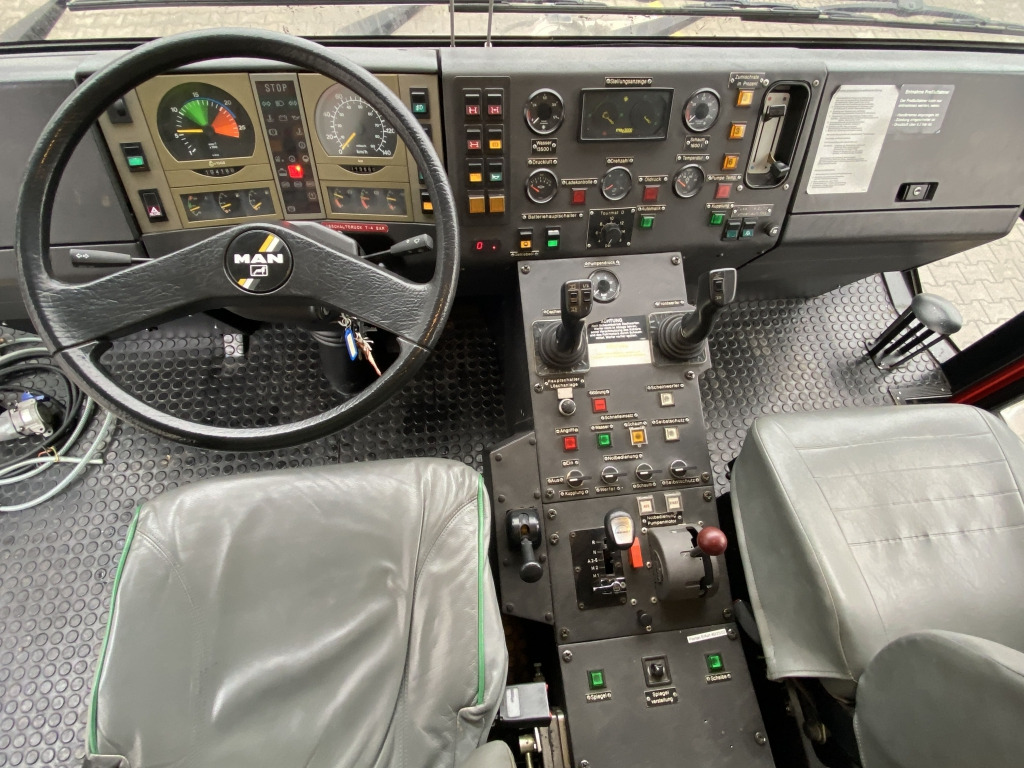 Fire truck, Ground support equipment MAN 38.000 VFAEG 8x8 Flugfeldlöschfahrzeug: picture 10
