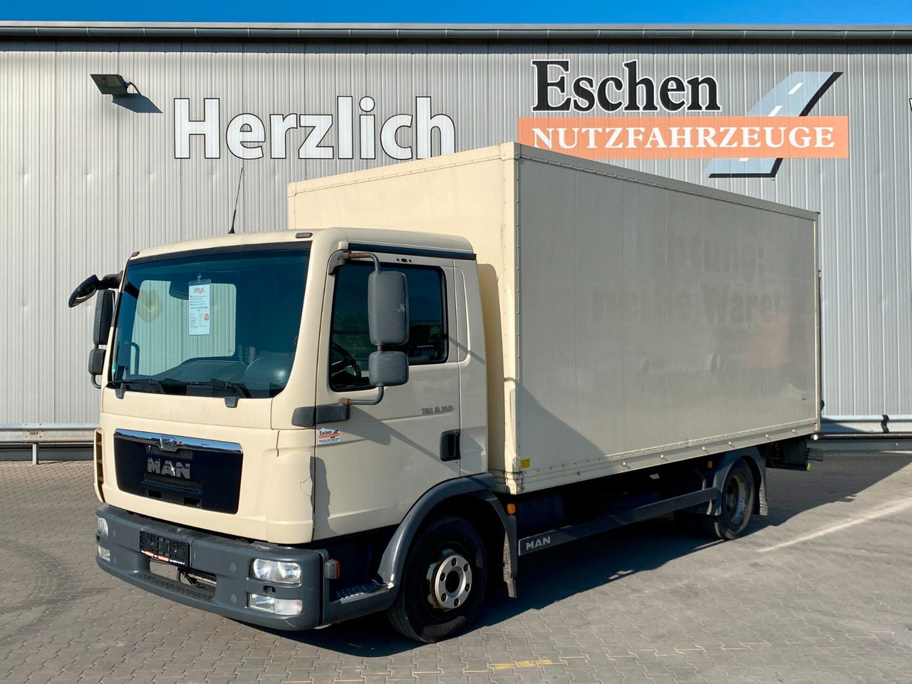 MAN TGL 8.150 Blatt/Blatt*5,5mKoffer*LBW*Seitentür MAN TGL 8.150 Blatt/Blatt*5,5mKoffer*LBW*Seitentür - Box truck: picture 1 MAN TGL 8.150 Blatt/Blatt*5,5mKoffer*LBW*Seitentür MAN TGL 8.150 Blatt/Blatt*5,5mKoffer*LBW*Seitentür - Box truck: picture 1