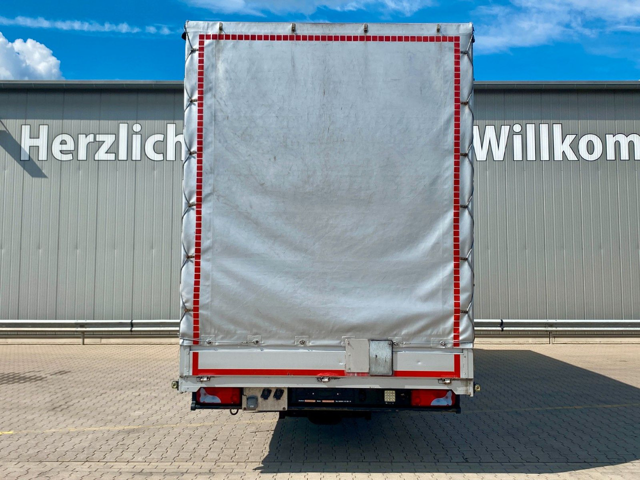 MAN TGL 8.220 I Pritsche Plane*Klima*2Tank*Automatik - Curtain side van: picture 4 MAN TGL 8.220 I Pritsche Plane*Klima*2Tank*Automatik - Curtain side van: picture 4