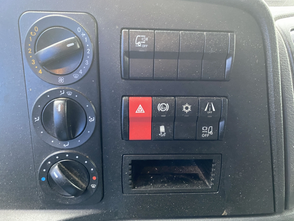 Refrigerator truck Mercedes-Benz 1523 L Atego / Dhollandia LBW: picture 7