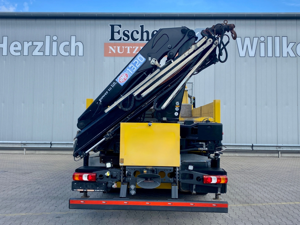 Mercedes-Benz 1832 L Antos / HMF-Faltkran - Dropside/ Flatbed truck, Crane truck: picture 4 Mercedes-Benz 1832 L Antos / HMF-Faltkran - Dropside/ Flatbed truck, Crane truck: picture 4