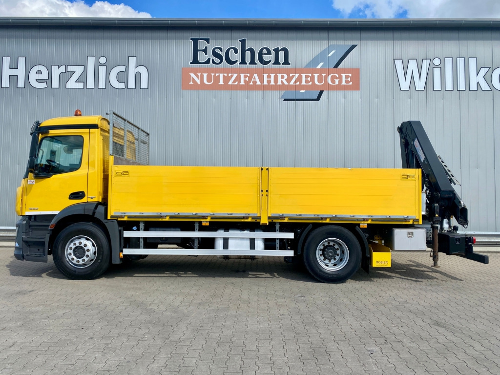 Mercedes-Benz 1832 L Antos / HMF-Faltkran - Dropside/ Flatbed truck, Crane truck: picture 2 Mercedes-Benz 1832 L Antos / HMF-Faltkran - Dropside/ Flatbed truck, Crane truck: picture 2