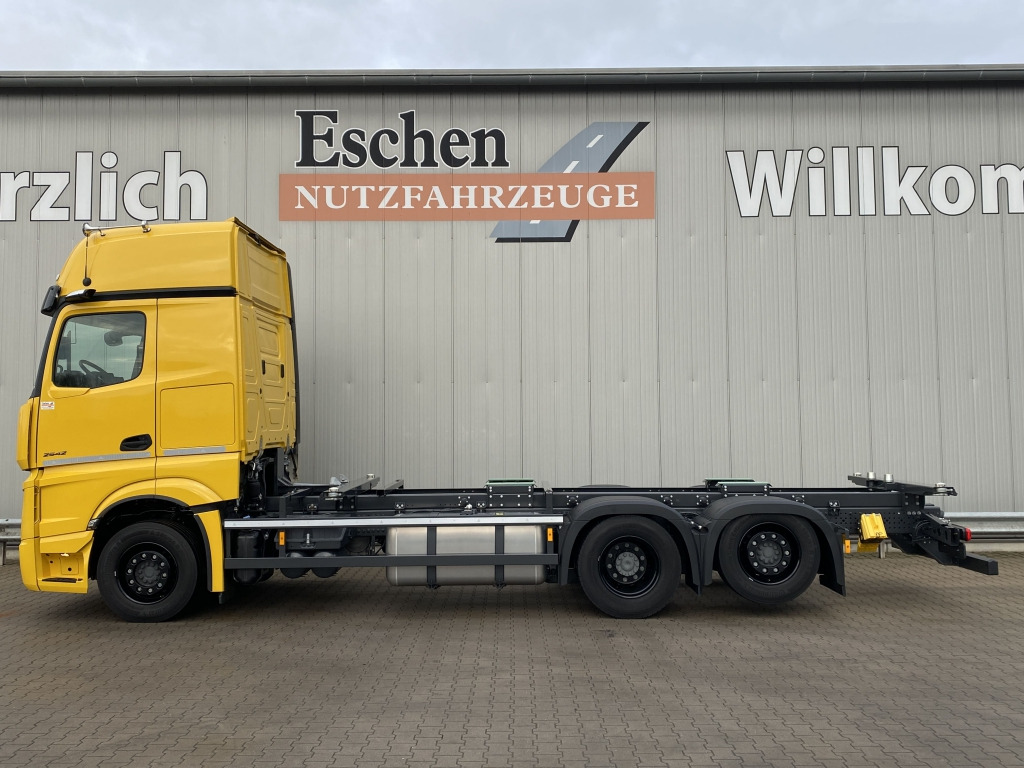 Mercedes-Benz 2542 L 6x2 Actros Giga-Space - Container transporter/ Swap body truck: picture 2 Mercedes-Benz 2542 L 6x2 Actros Giga-Space - Container transporter/ Swap body truck: picture 2