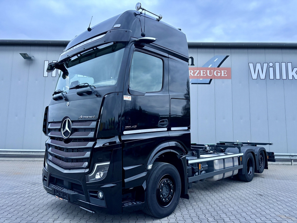 Mercedes-Benz 2542 L 6x2 F 13 Actros GigaSpace - Container transporter/ Swap body truck: picture 1 Mercedes-Benz 2542 L 6x2 F 13 Actros GigaSpace - Container transporter/ Swap body truck: picture 1