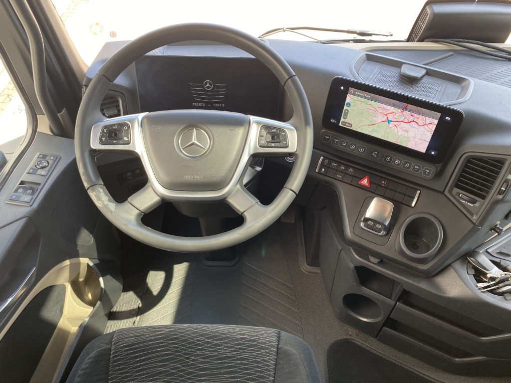 Container transporter/ Swap body truck Mercedes-Benz 2546 LL 6x2: picture 14