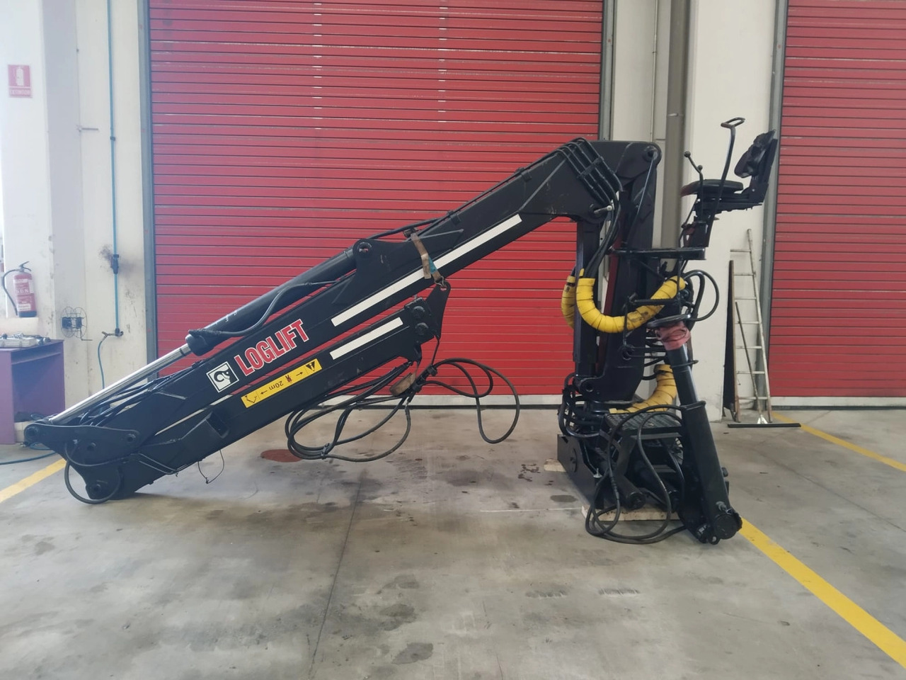 Grúa LOGLIFT 120S79R - Loader crane for Truck: picture 1 Grúa LOGLIFT 120S79R - Loader crane for Truck: picture 1