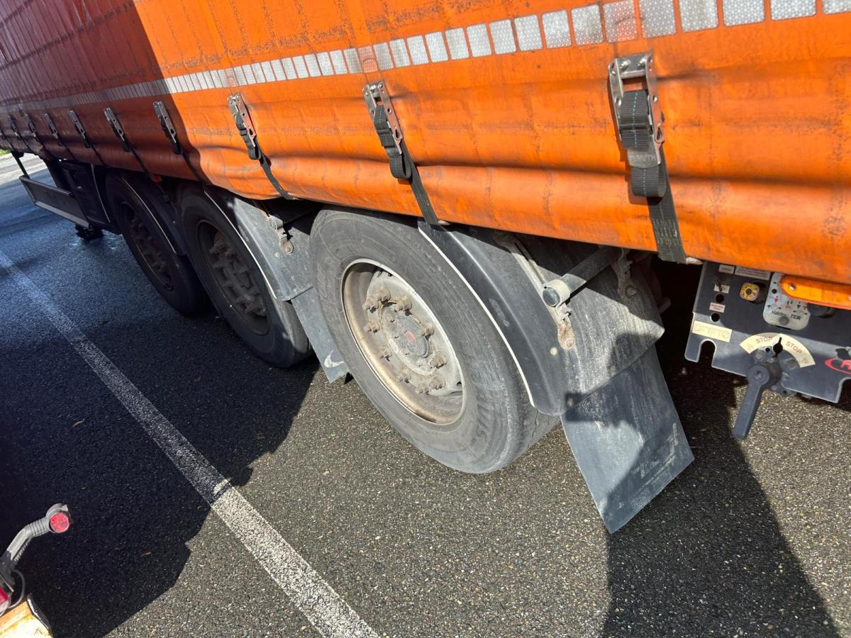 Fliegl - Curtainsider semi-trailer: picture 3 Fliegl - Curtainsider semi-trailer: picture 3