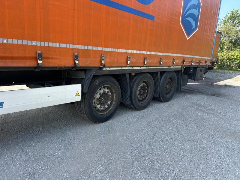 Fliegl - Curtainsider semi-trailer: picture 2 Fliegl - Curtainsider semi-trailer: picture 2