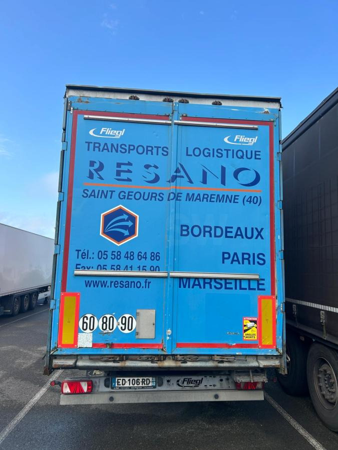 Fliegl - Curtainsider semi-trailer: picture 5 Fliegl - Curtainsider semi-trailer: picture 5