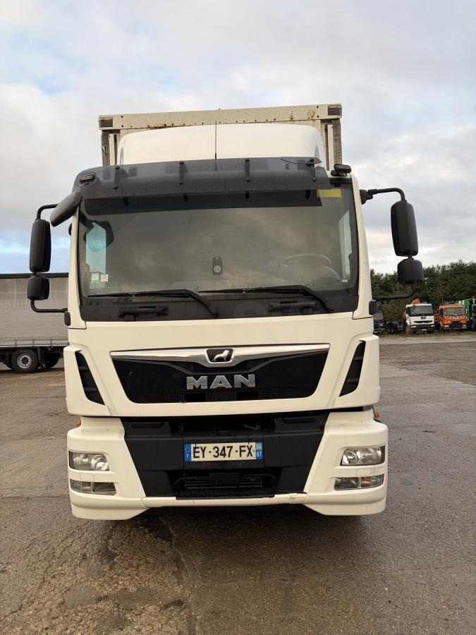 MAN TGM 26.320 - Curtainsider truck: picture 2 MAN TGM 26.320 - Curtainsider truck: picture 2