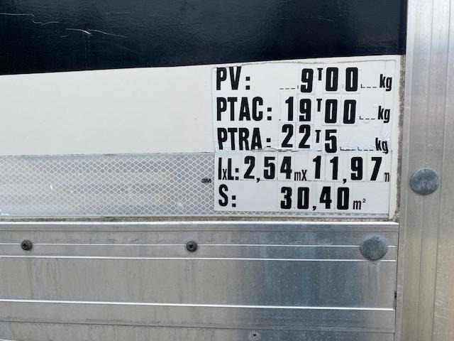 Renault D-Series 240.12 - Box truck: picture 4 Renault D-Series 240.12 - Box truck: picture 4