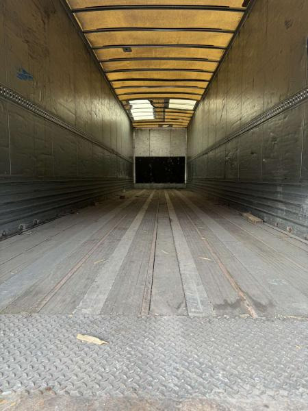 Samro  - Closed box semi-trailer: picture 2 Samro  - Closed box semi-trailer: picture 2
