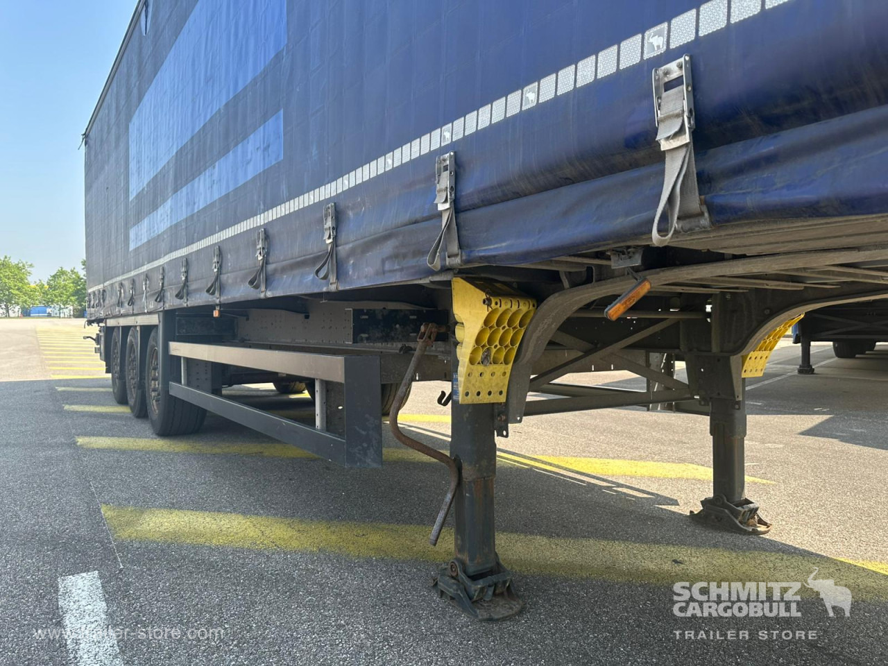 SCHMITZ Curtainsider Mega - Curtainsider semi-trailer: picture 4 SCHMITZ Curtainsider Mega - Curtainsider semi-trailer: picture 4