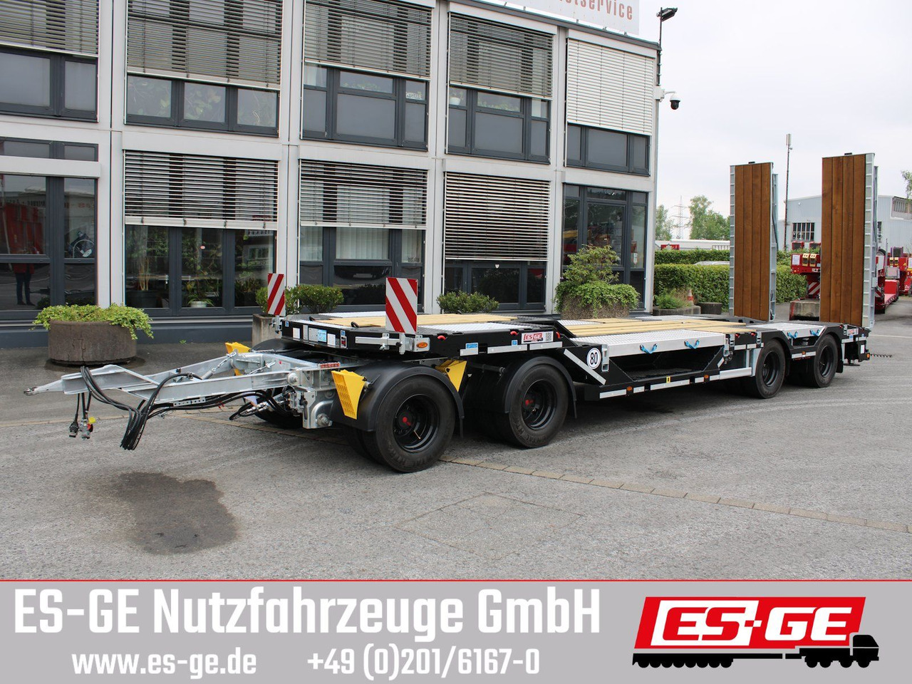 Schwarzmüller Tieflader mit gekröpftem Plateau - Low loader trailer: picture 2 Schwarzmüller Tieflader mit gekröpftem Plateau - Low loader trailer: picture 2