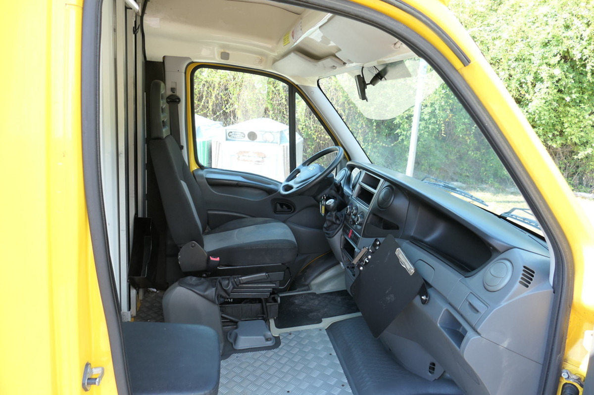 IVECO Daily 35 S11 C30C AUTOMATIK KAMERA Regale LUFT D - Box van: picture 5 IVECO Daily 35 S11 C30C AUTOMATIK KAMERA Regale LUFT D - Box van: picture 5