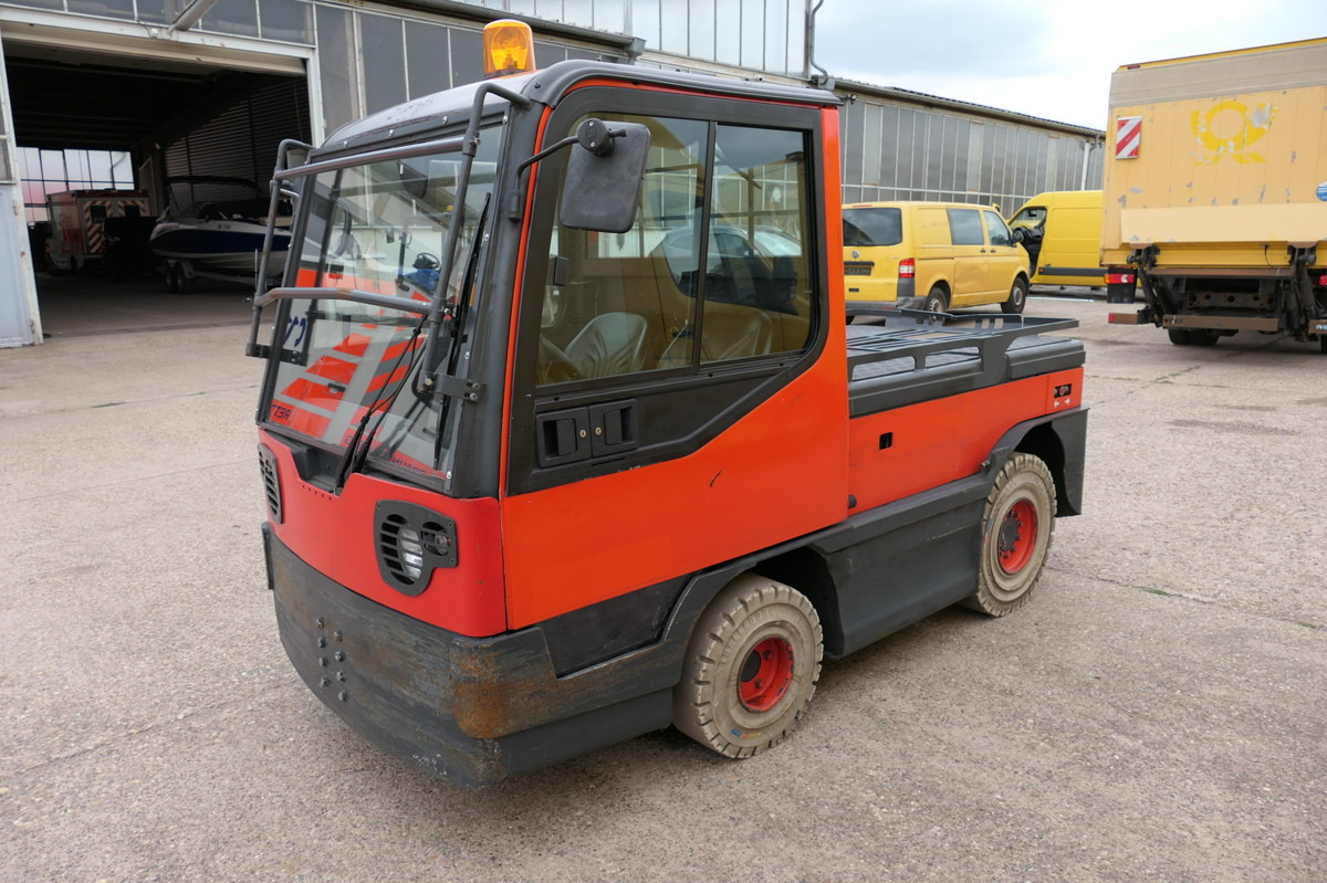 LINDE P250 Schlepper AHK Batterie 10/2022 Schiebetüren - Tow tractor: picture 1 LINDE P250 Schlepper AHK Batterie 10/2022 Schiebetüren - Tow tractor: picture 1