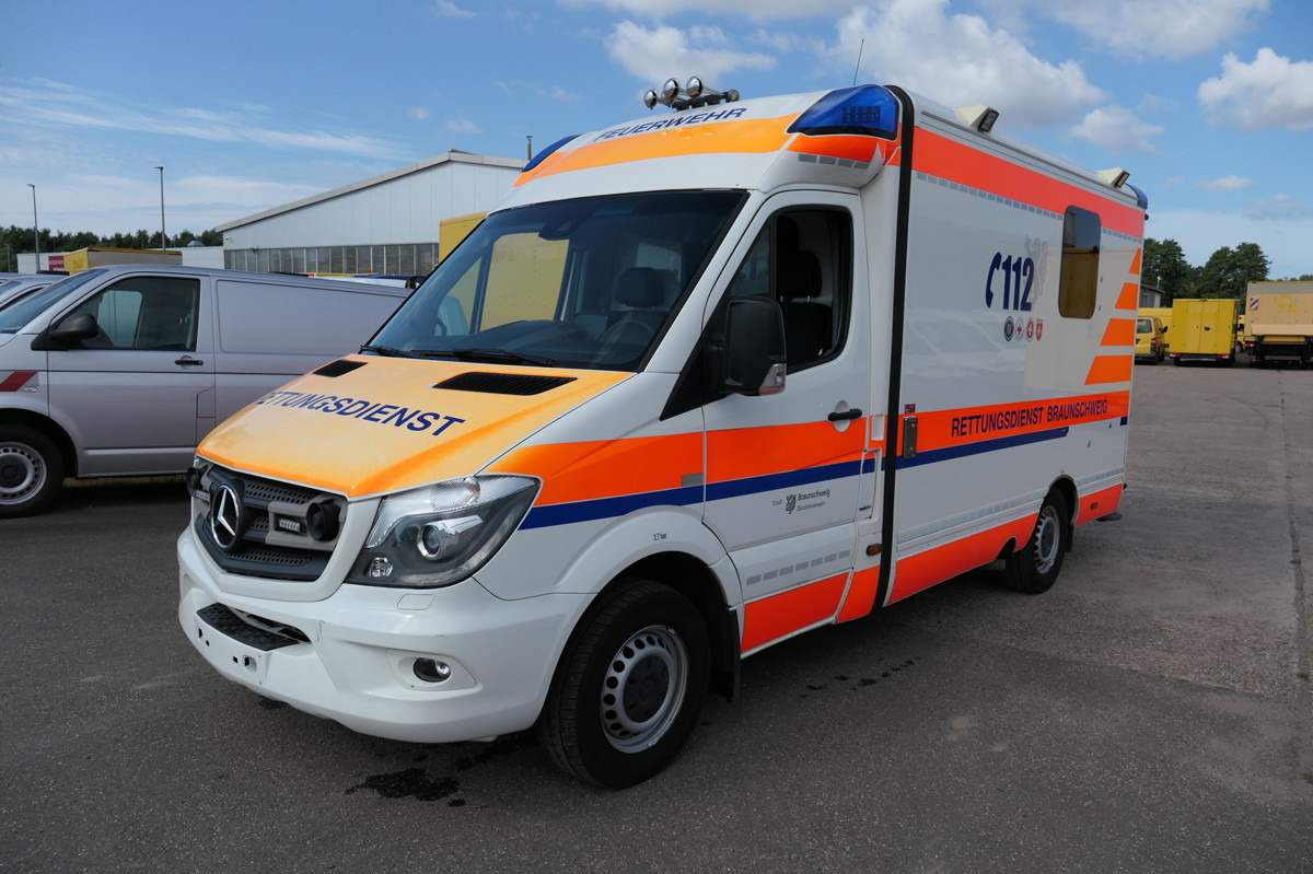 MERCEDES-BENZ 319 Sprinter 6-Zylinder Rettungswagen Strobel - Ambulance: picture 1 MERCEDES-BENZ 319 Sprinter 6-Zylinder Rettungswagen Strobel - Ambulance: picture 1