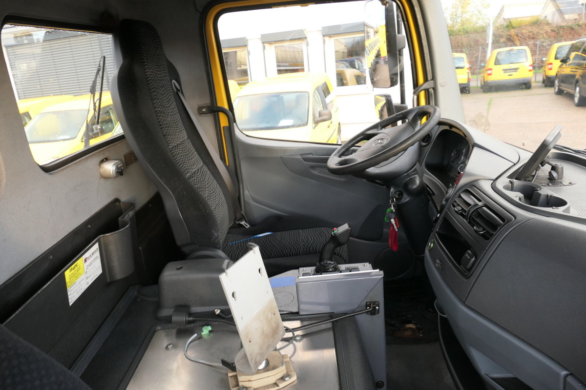 Interior photo 1: Container transporter/ Swap body truck MERCEDES-BENZ KAMAG WBH 25 Wiesel Terberg Umsetzfahrz. Sattelk