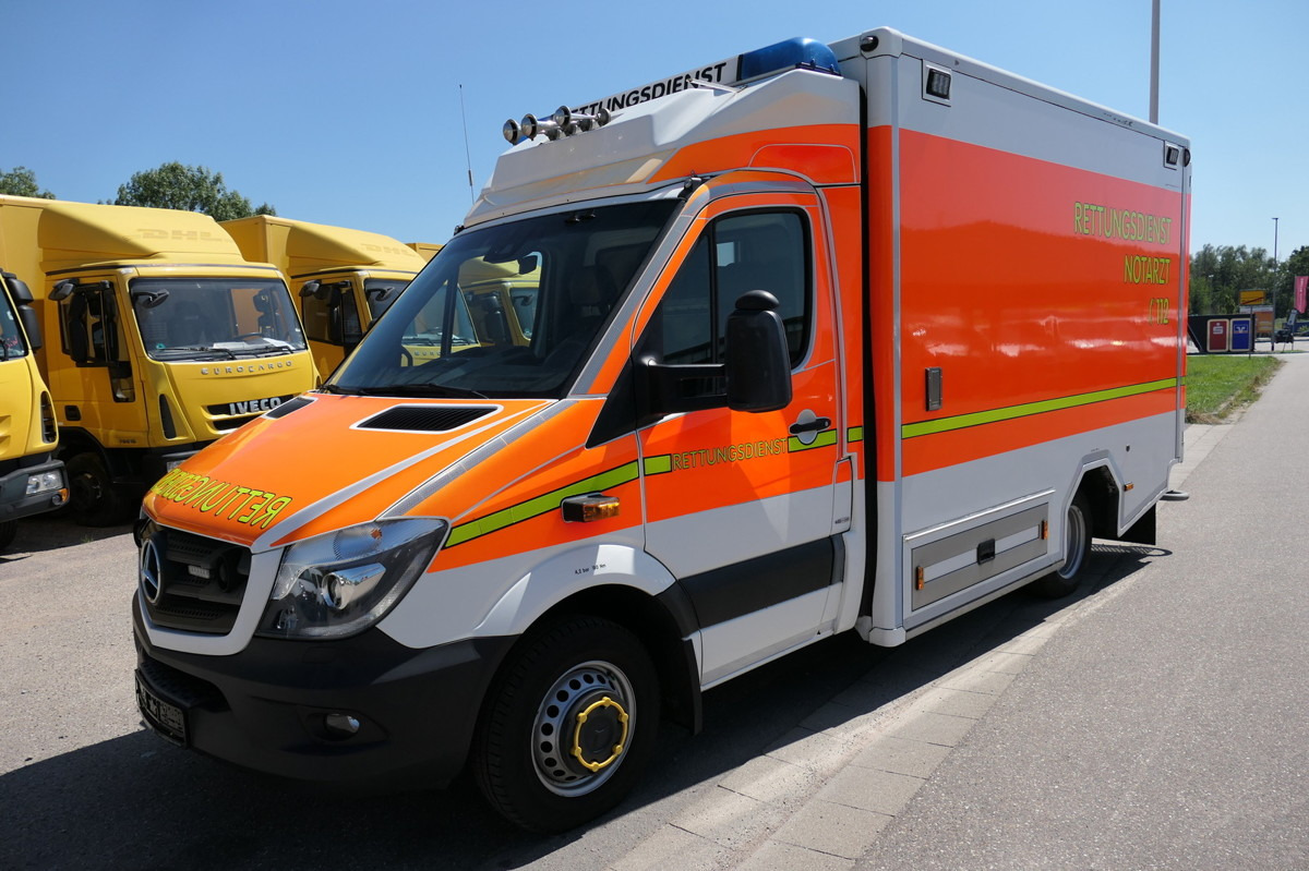 MERCEDES-BENZ Sprinter 519 CDI Klima Krankenwagen - Ambulance: picture 2 MERCEDES-BENZ Sprinter 519 CDI Klima Krankenwagen - Ambulance: picture 2