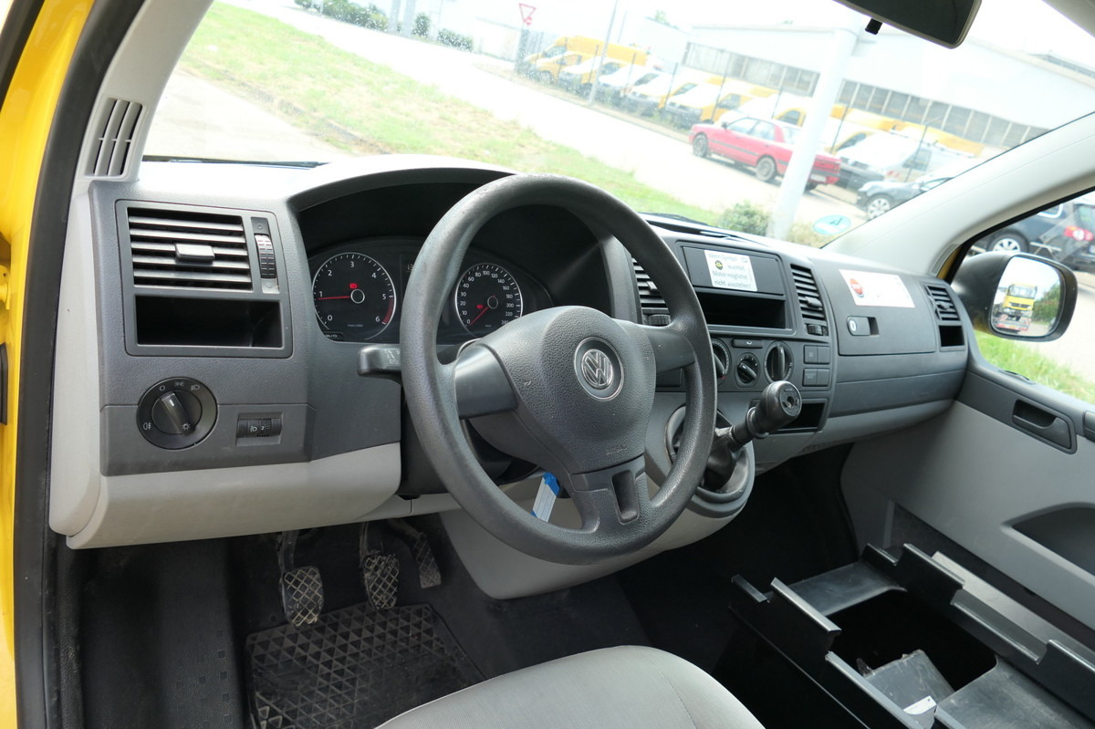 Interior photo 1: Small van VW T5 Transporter 2.0 TDI 2xSCHIEBETÜR PARKTRONIK E