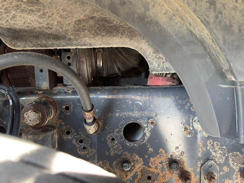 Tractor unit Renault Premium 460: picture 18
