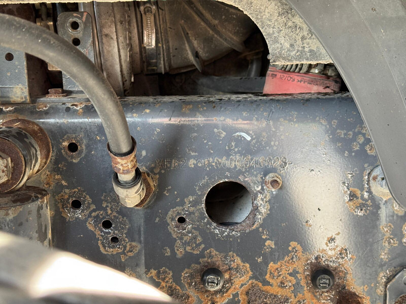 Tractor unit Renault Premium 460: picture 8