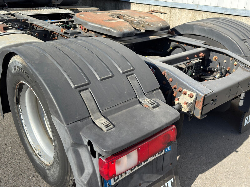 Tractor unit Renault Premium 460: picture 15