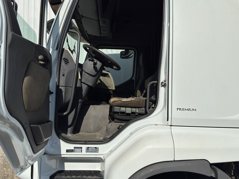 Tractor unit Renault Premium 460: picture 19