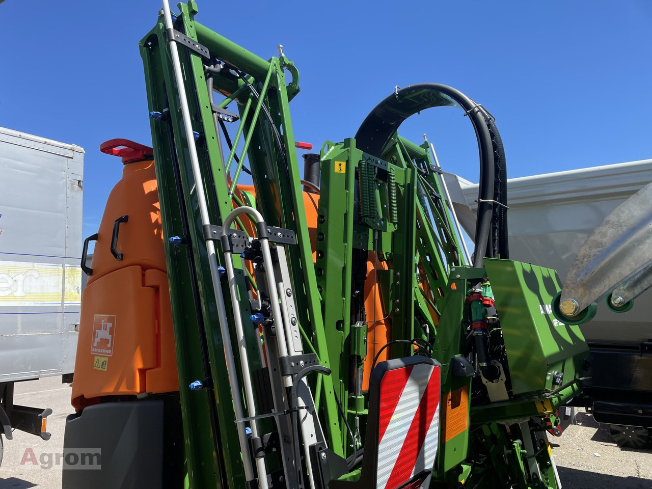 Amazone UF 1302 - Tractor mounted sprayer: picture 4 Amazone UF 1302 - Tractor mounted sprayer: picture 4