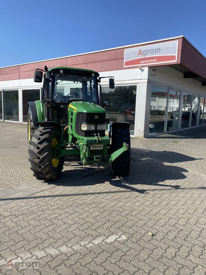 John Deere 6330 Standard - Farm tractor: picture 4 John Deere 6330 Standard - Farm tractor: picture 4