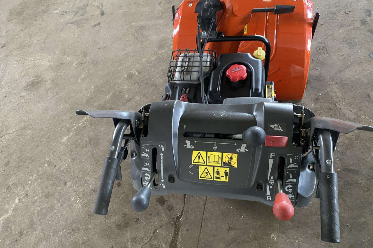 -Kita- Husqvarna ST276EP - Snow blower: picture 4 -Kita- Husqvarna ST276EP - Snow blower: picture 4