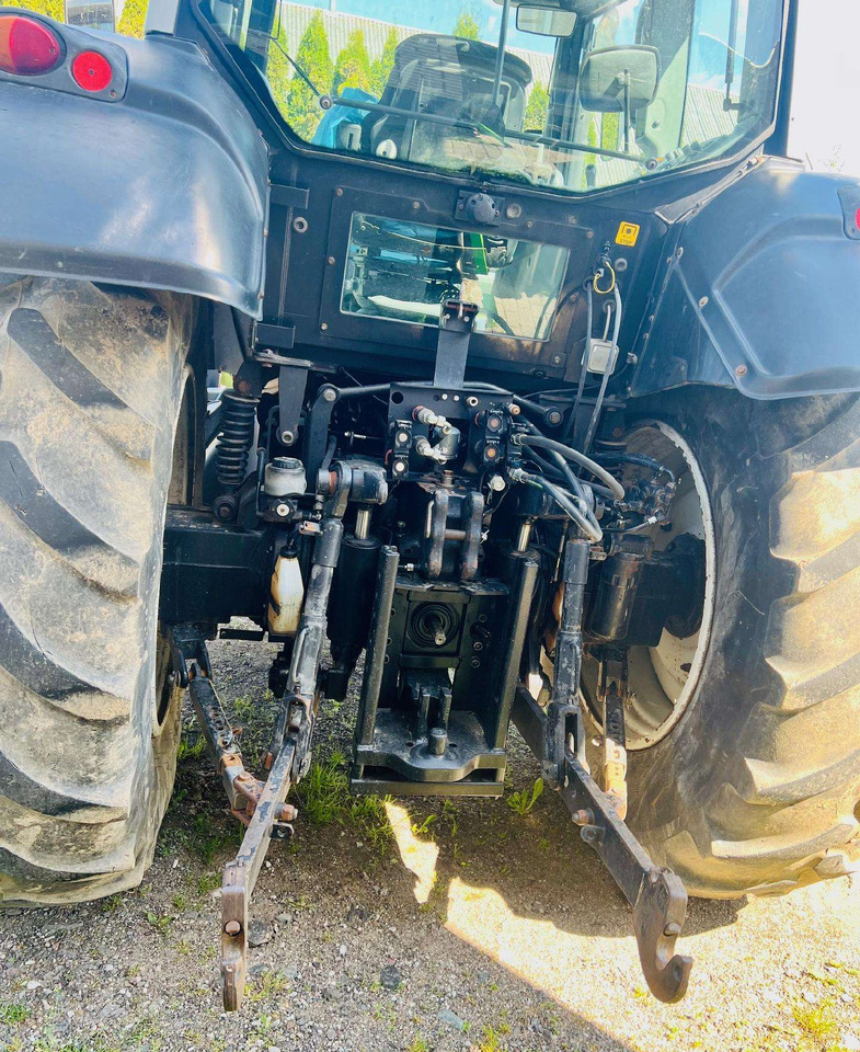 Valtra T121 HT - Farm tractor: picture 4 Valtra T121 HT - Farm tractor: picture 4