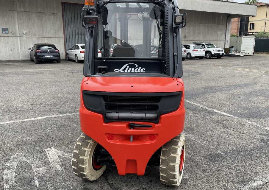 Linde H 25 D-02 - Diesel forklift: picture 3 Linde H 25 D-02 - Diesel forklift: picture 3