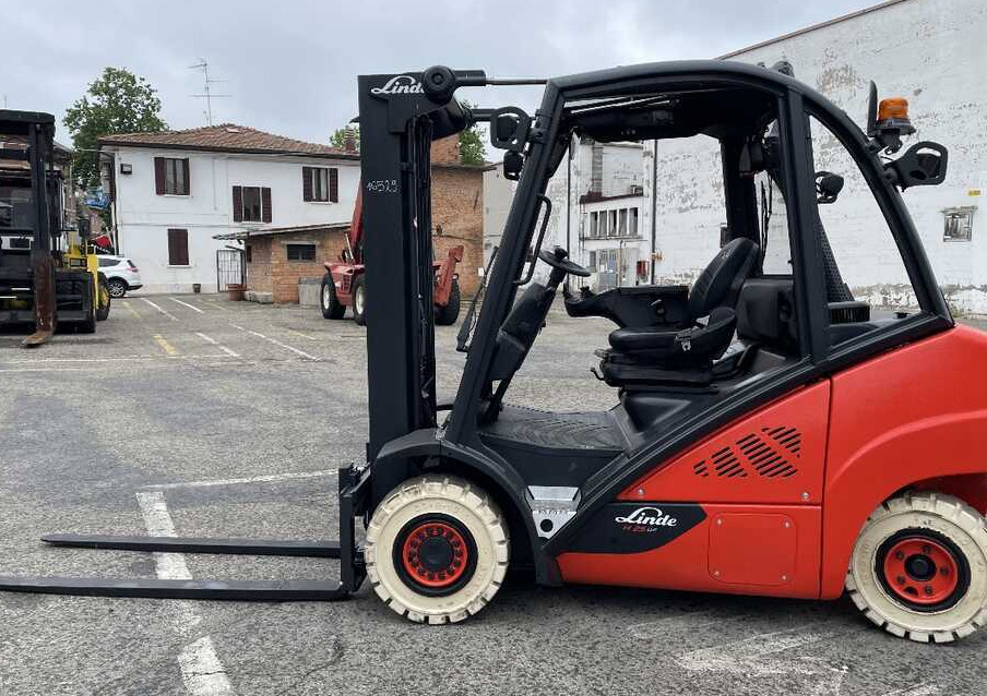 Linde H 25 D-02 - Diesel forklift: picture 2 Linde H 25 D-02 - Diesel forklift: picture 2