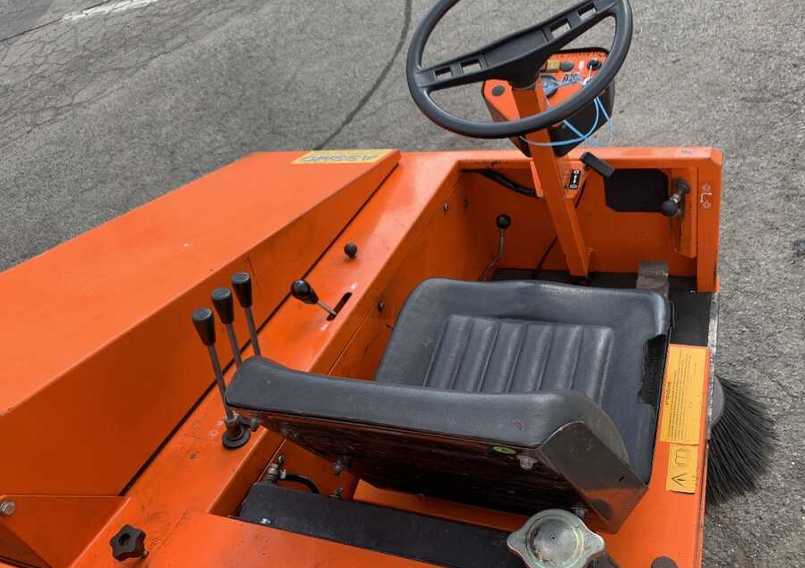RCM T 9000 TD/1 - Industrial sweeper: picture 2 RCM T 9000 TD/1 - Industrial sweeper: picture 2
