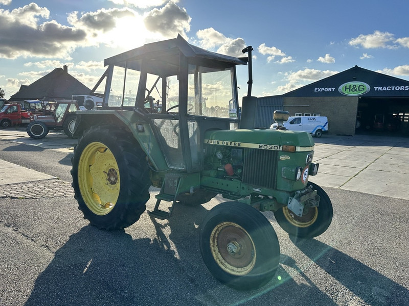 John Deere 2030 - Farm tractor: picture 3 John Deere 2030 - Farm tractor: picture 3