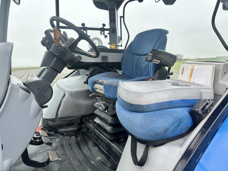 New Holland T6080 - Farm tractor: picture 5 New Holland T6080 - Farm tractor: picture 5