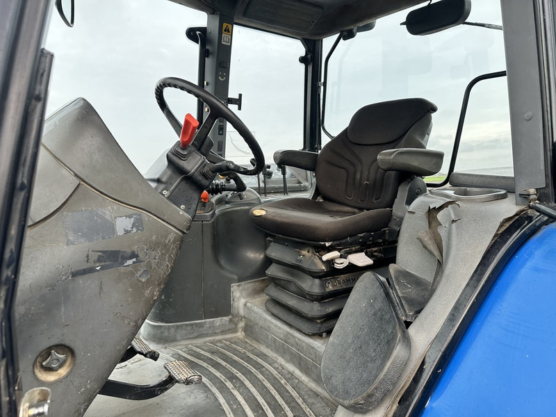 New Holland TM 135 - Farm tractor: picture 4 New Holland TM 135 - Farm tractor: picture 4