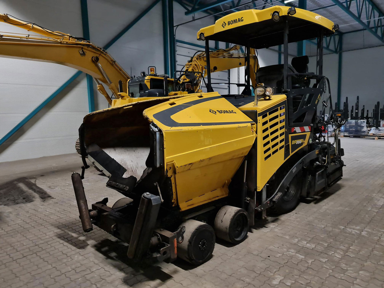 Bomag BF 300 P-2 - Asphalt paver: picture 2 Bomag BF 300 P-2 - Asphalt paver: picture 2