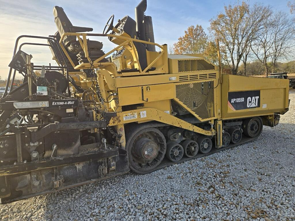 Caterpillar AP1055D - Asphalt paver: picture 1 Caterpillar AP1055D - Asphalt paver: picture 1