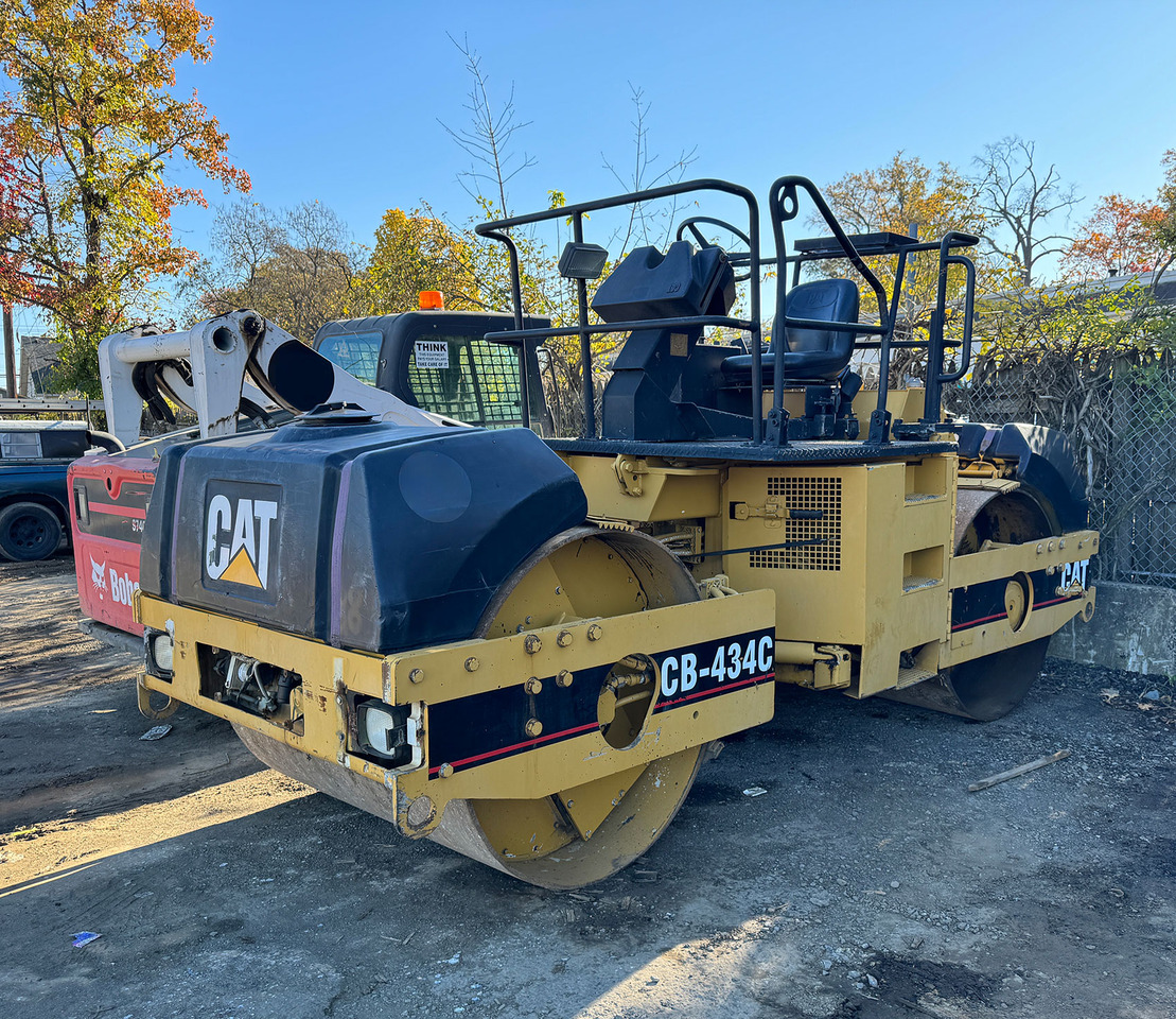 Caterpillar CB-434C - Road roller: picture 1 Caterpillar CB-434C - Road roller: picture 1