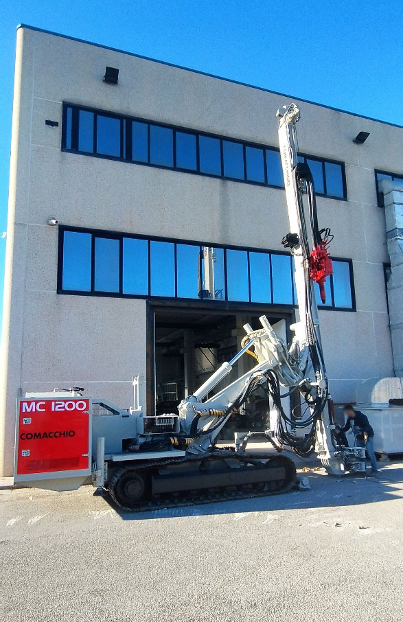 Comacchio MC1200 - Pile driver: picture 4 Comacchio MC1200 - Pile driver: picture 4