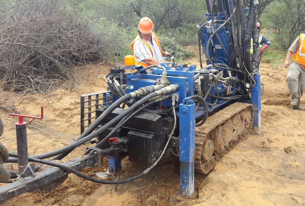 Hutte HBR 203 - Drilling rig: picture 1 Hutte HBR 203 - Drilling rig: picture 1