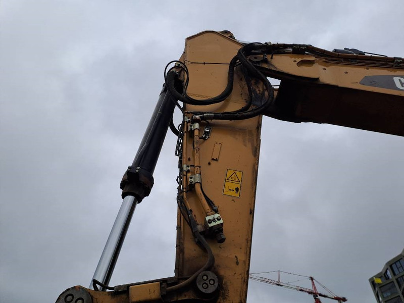 Crawler excavator Cat 374FL: picture 8