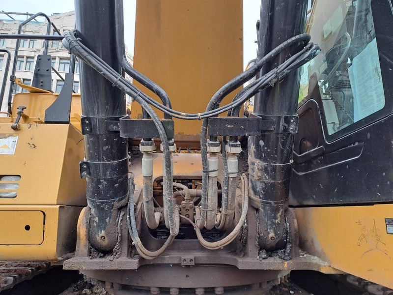Crawler excavator Cat 374FL: picture 10