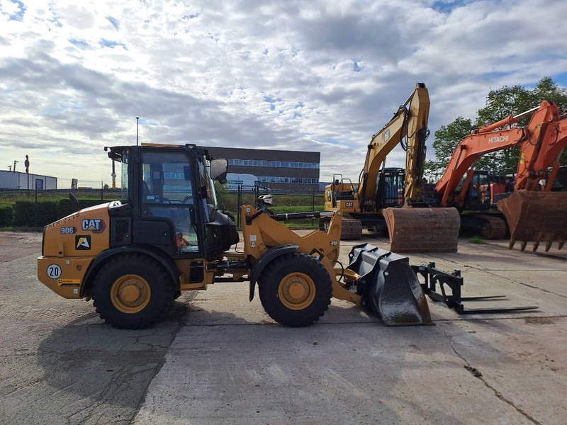 Cat 906 (Bucket+Forks) - Wheel loader: picture 5 Cat 906 (Bucket+Forks) - Wheel loader: picture 5